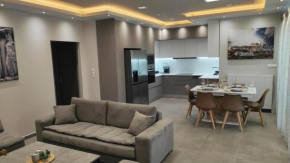 Luxury Dream Home with Free Parking, Close to Metro !!!